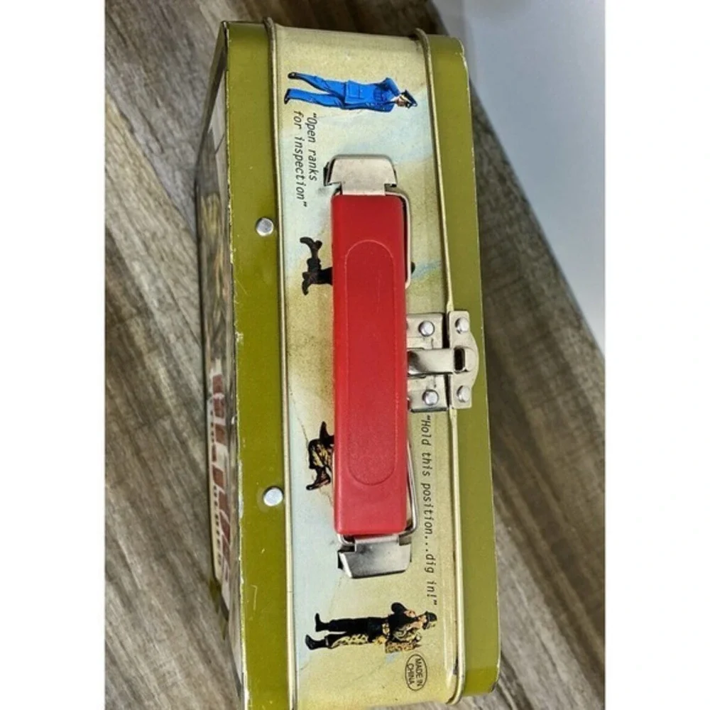 Vintage 1997 GI JOE Action Soldier TIN LUNCH‎ BOX Collectible Item